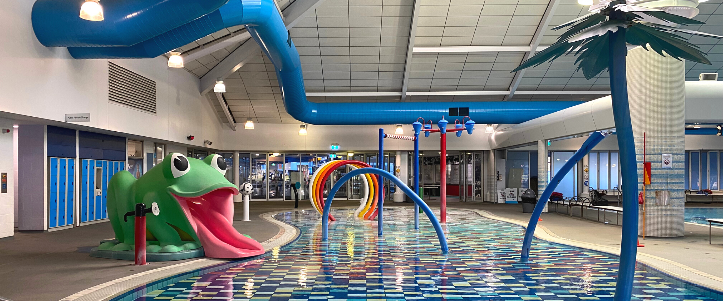 Children's leisure pool with splash features